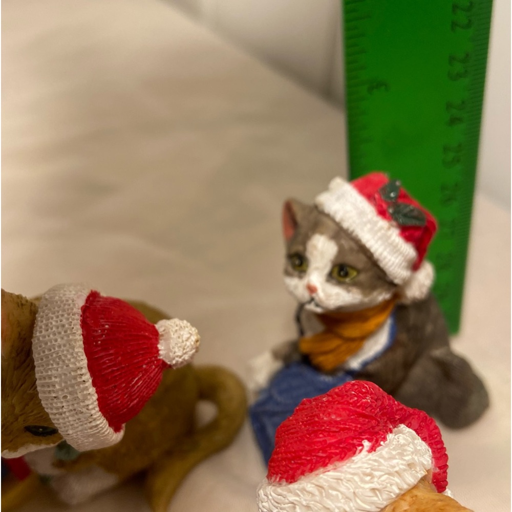 Vintage cat figurine lot Holiday Christmas Cats Santa hat 3 kitties Playing 90s - Picture 2 of 16